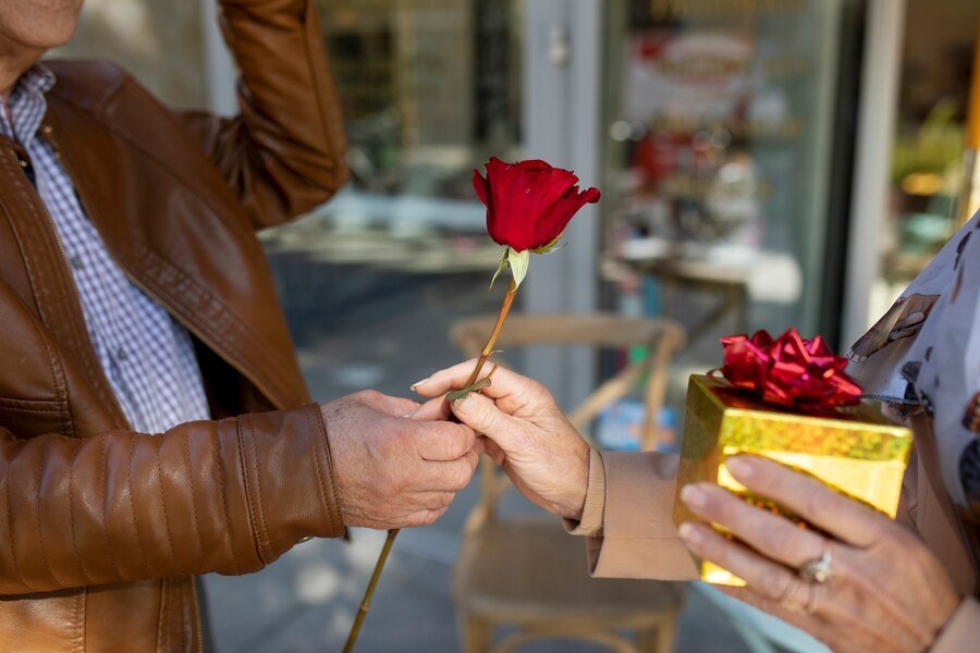 The Importance of Sending Flowers to Show Love in Iran